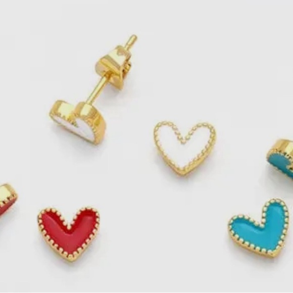 (Sold Out) White Sweetheart Earrings - Picture 3 of 3